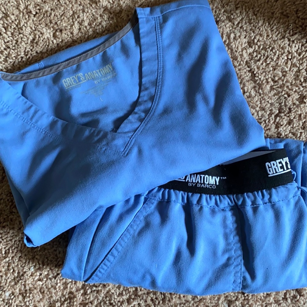 Scrub set